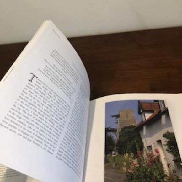 The Essence of English Life Hardcover Vintage 90’s Book. - Picture 16 of 16